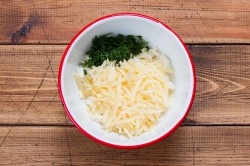 Бекон с сыром в духовке