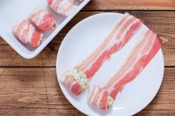 Бекон с сыром в духовке