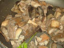 Белые грибы, жаренные в сливках