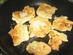 Белокочанная капуста в кляре с зеленью