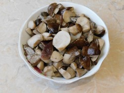 Белые грибы жареные с луком