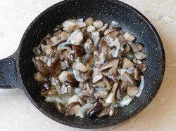 Белые грибы жареные с луком
