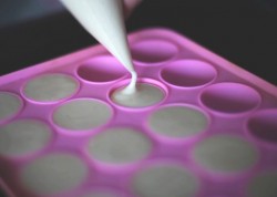 Белые кейк попсы на палочке