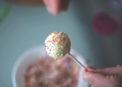 Белые кейк попсы на палочке