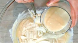 Творожный торт без духовки с печеньем - шаг 5 Творожный торт без духовки с печеньем - шаг 5