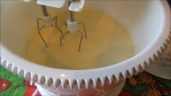 Бездрожжевой кулич на сгущёнке быстрый - шаг 2 Бездрожжевой кулич на сгущёнке быстрый - шаг 2