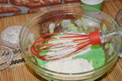 название картинки Бисквитный мох для декора торта