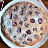 Бисквитный пирог с малиной