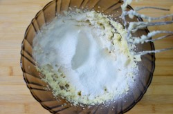 Бисквитный пирог с малиной