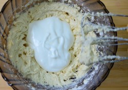 Бисквитный пирог с малиной