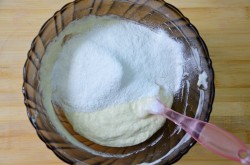 Бисквитный пирог с малиной