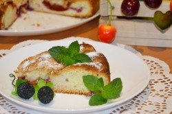 название картинки Бисквитный заливной пирог со сливами