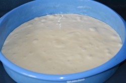 название картинки Бисквитный заливной пирог со сливами