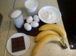 Бисквит с начинкой из бананов