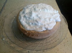 Бисквит с начинкой из бананов