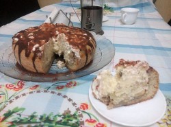 Бисквит с начинкой из бананов