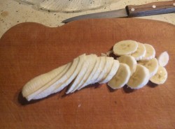 Бисквит с начинкой из бананов