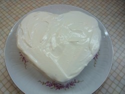 название картинки Бисквитный торт с творожным кремом и лесными ягодами