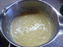 название картинки Бисквитный торт с творожным кремом и лесными ягодами