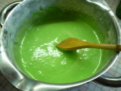 название картинки Бисквитный торт с творожным кремом и лесными ягодами