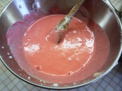 название картинки Бисквитный торт с творожным кремом и лесными ягодами