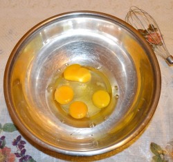 название картинки Бисквитный торт с заварным кремом, грецкими орехами и маком