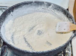 название картинки Бисквитный торт с заварным кремом, грецкими орехами и маком