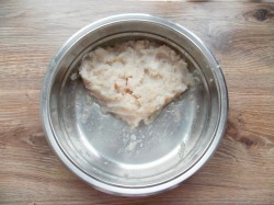 Биточки рыбные в духовке - шаг 2