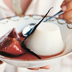 Бланманже с айвово-имбирным сиропом