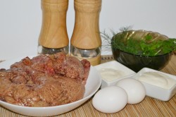 Блинчики из икры карпа с соусом