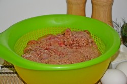 Блинчики из икры карпа с соусом