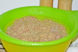 Блинчики из икры карпа с соусом