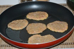 Блинчики из икры карпа с соусом