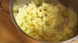 название картинки Блинчики из картошки на молоке