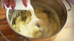 название картинки Блинчики из картошки на молоке