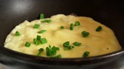 название картинки Блинчики из картошки на молоке