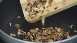 название картинки Блинчики с начинкой из бекона и грибов