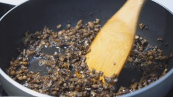 название картинки Блинчики с начинкой из бекона и грибов