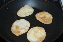 название картинки Блины в бутылке с молоком