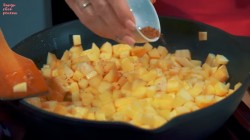 Блинный пирог с начинкой из фруктов - шаг 6