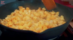 Блинный пирог с начинкой из фруктов - шаг 7