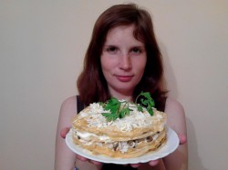 название картинки Блинный торт с грибами и курицей
