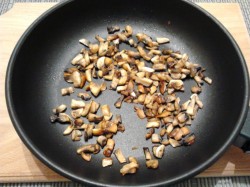 название картинки Блинный торт с грибами и курицей