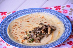 название картинки Блины с грибами под голландским соусом