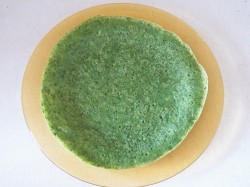 Блины со шпинатом с начинкой из сыра, чеснока и орехов