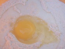 Блины со шпинатом с начинкой из сыра, чеснока и орехов