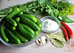 Бочковые соленые огурцы в банках холодным способом - шаг 1 Бочковые соленые огурцы в банках холодным способом - шаг 1