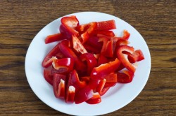 название картинки Болгарский перец с помидорами на сковороде