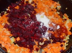 Борщ московский со свеклой - шаг 6