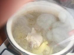 Вкусный борщ на курином бульоне с курицей